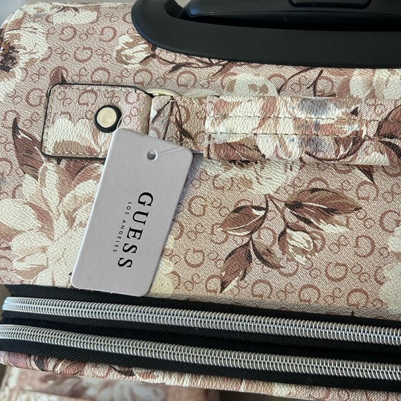 Guess floral travel bundle - Picture 11 of 11